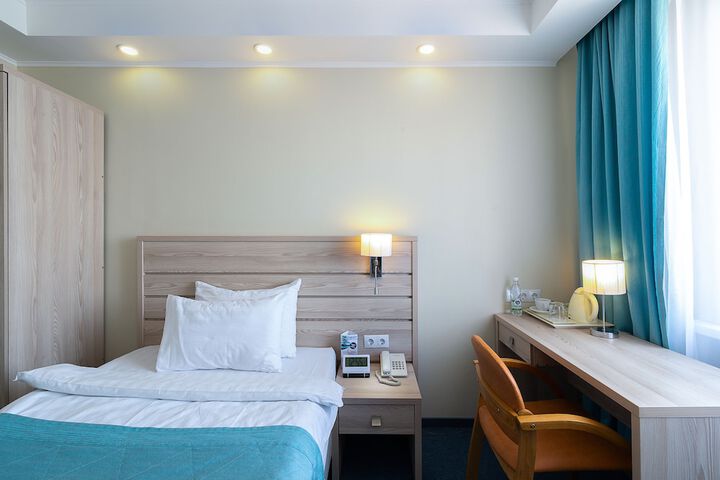 Room 7 of 142