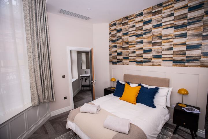 Room 2 of 67