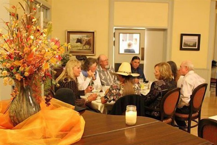 Dining 25 of 42