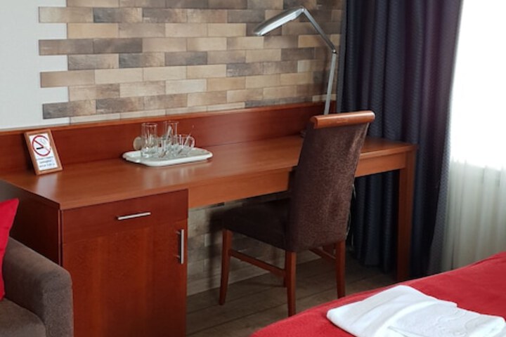Room 25 of 38