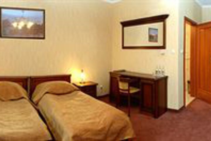Room 4 of 15