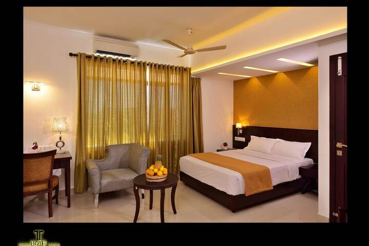 Room 5 of 16