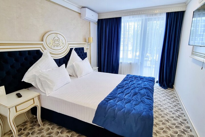 Room 11 of 52