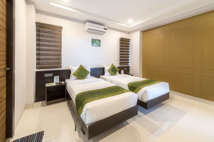 Room 16 of 33