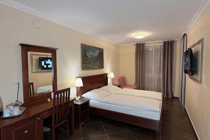 Room 103 of 266