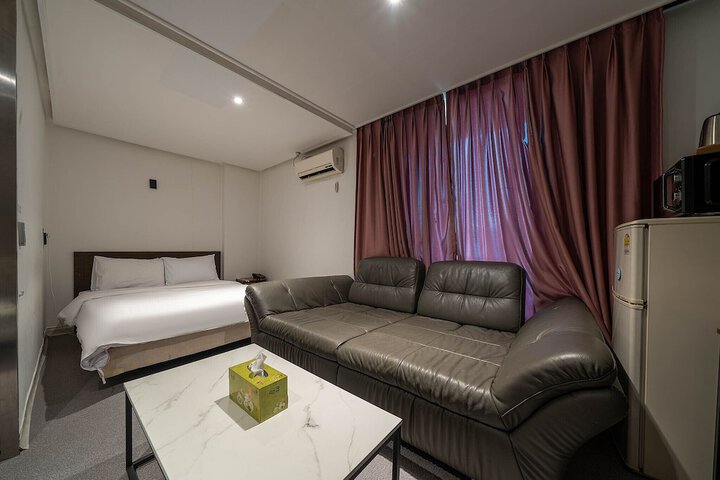 Room 11 of 82