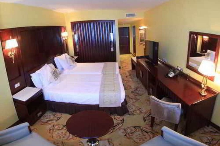 Room 14 of 37