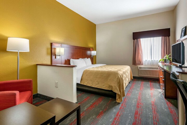 1 King Bed (12 of 13)