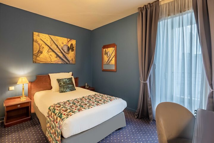 Room 10 of 38