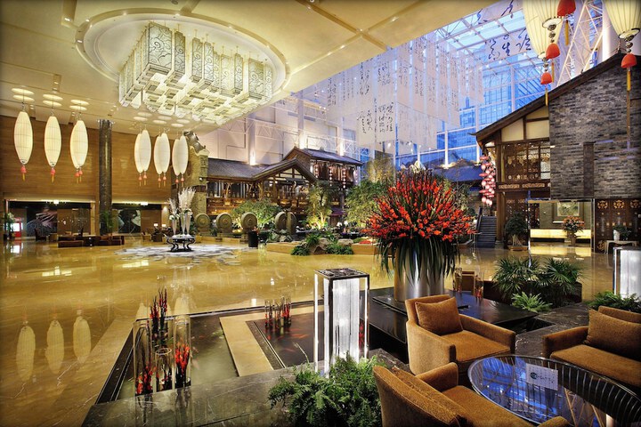 Entrance & Lobby