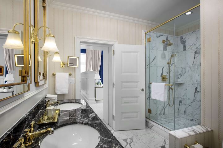Bathroom shower