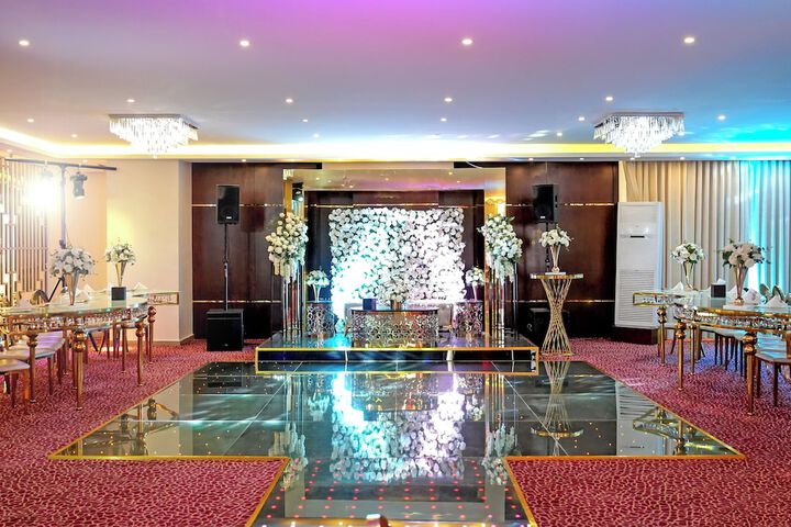 Lounge 117 of 127