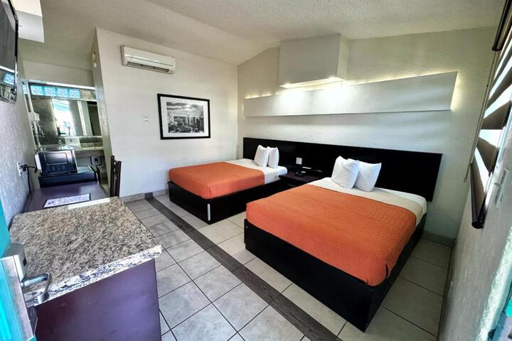 2 Double Beds (8 of 19)