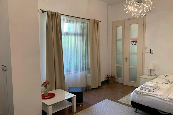 Room 7 of 18