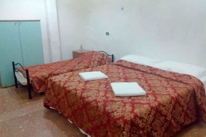 Room 6 of 12