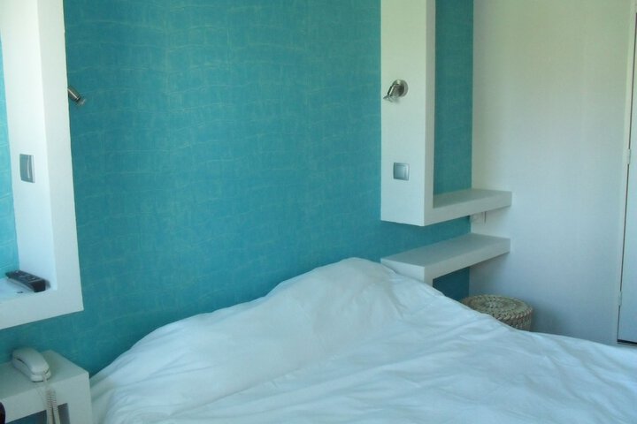 Room 8 of 65