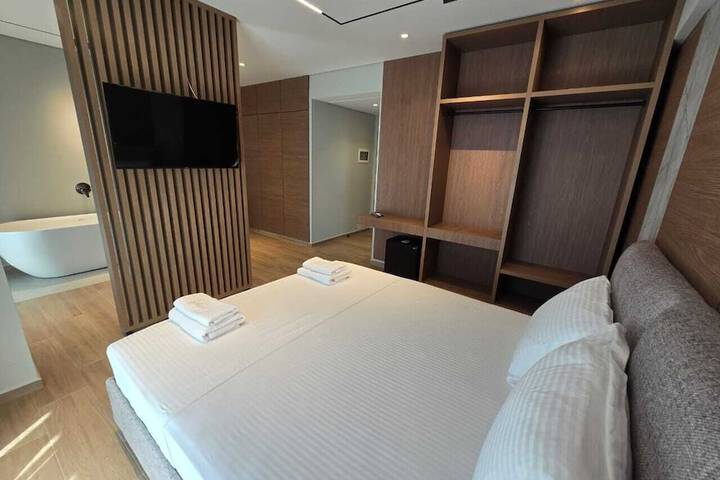 Room 41 of 77