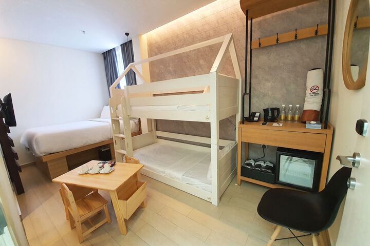 Room 32 of 51