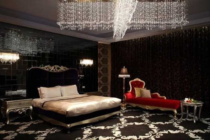 Room 21 of 34