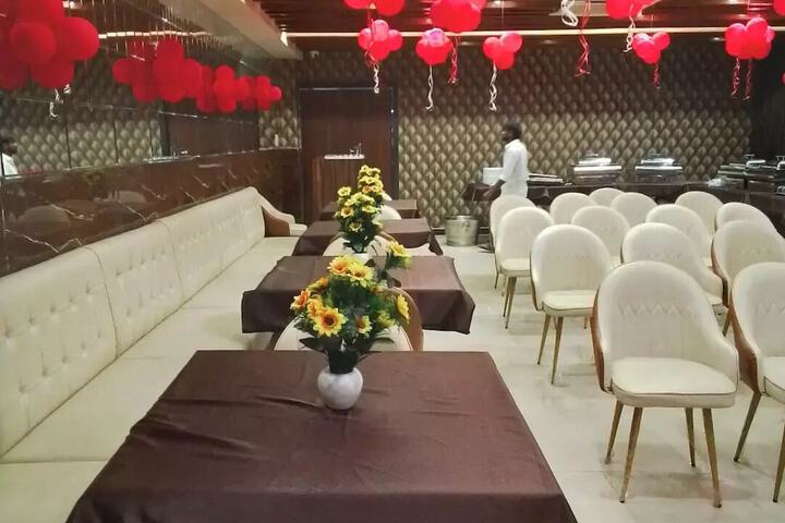 Ballroom/Hall 34 of 46