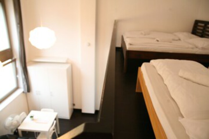 Room 242 of 275