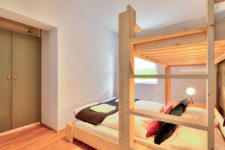 Room 2 of 44