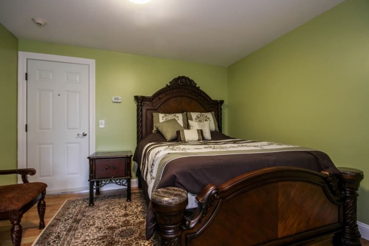 Room 2 of 32