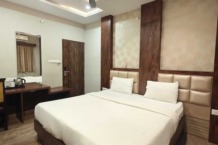 Room 17 of 32