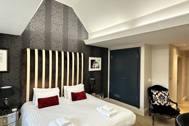 Room 14 of 32