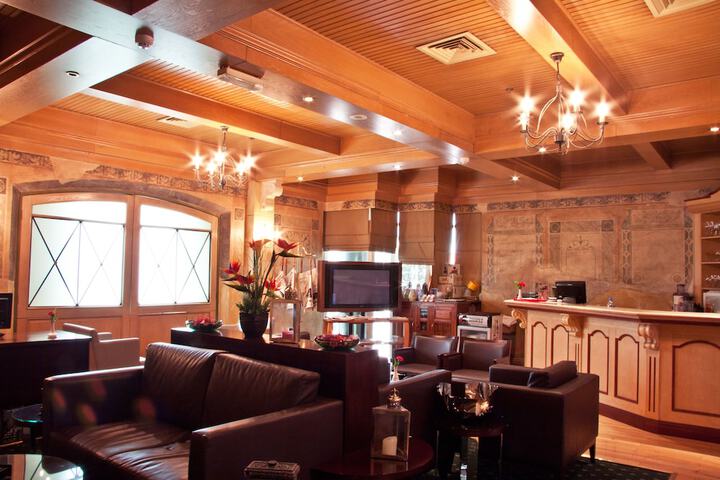 Lounge 58 of 64