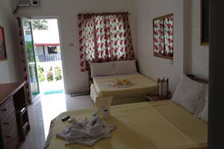 Room 14 of 28