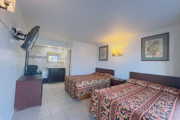 2 Double Beds (11 of 15)
