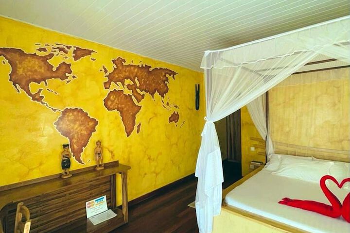 Room 15 of 48