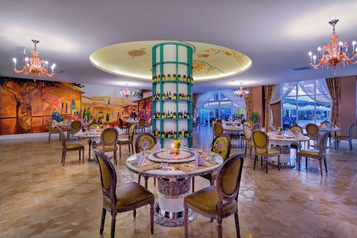 Dining 136 of 187