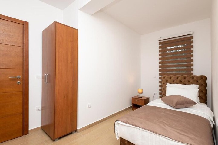 Room 12 of 131