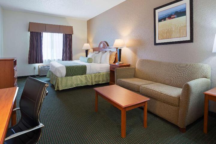 1 King Bed (14 of 15)