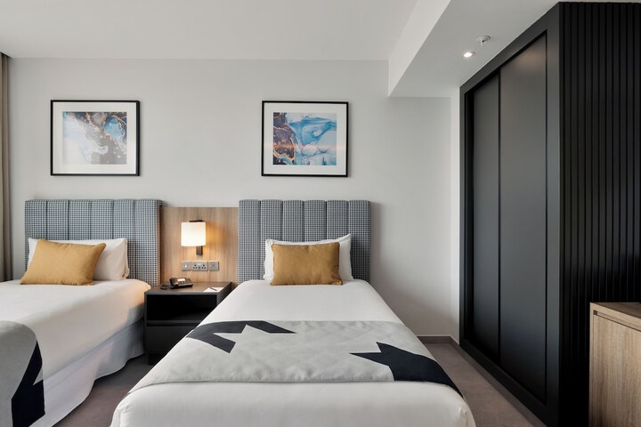 Room 18 of 106