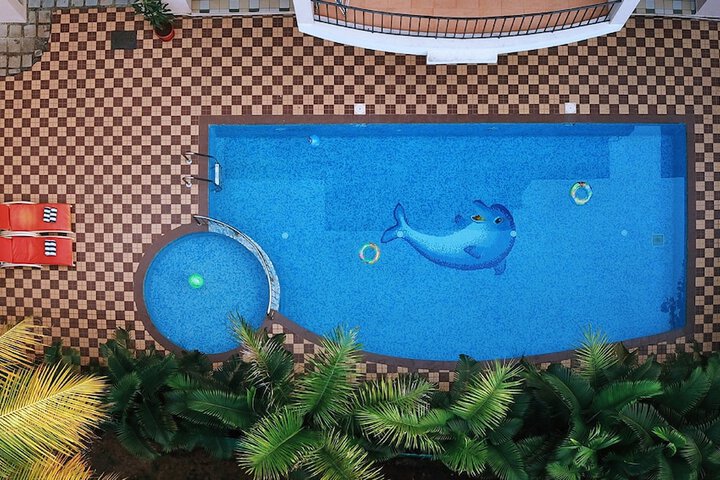 Pools & Facilities