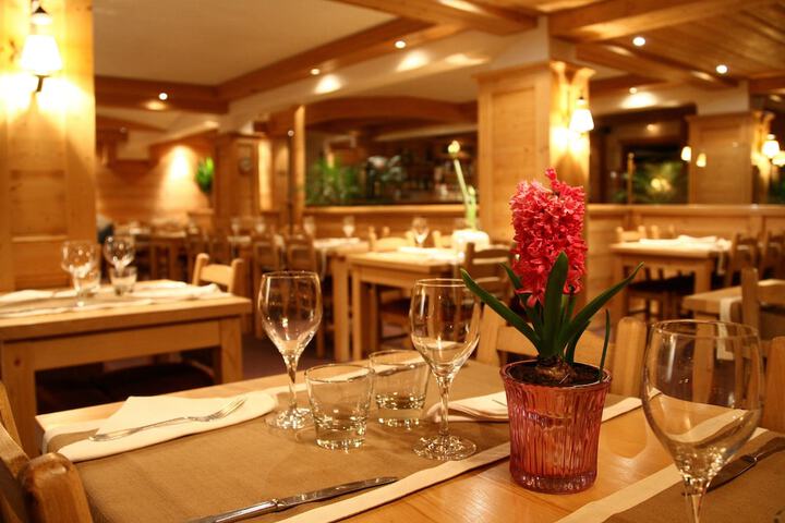 Dining 59 of 86