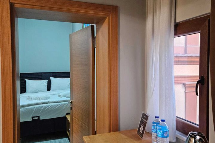 Room 21 of 204
