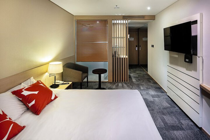 Room 42 of 122