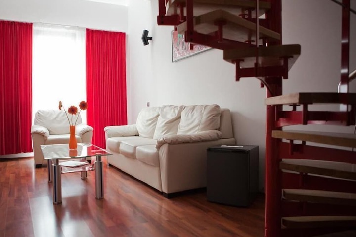 Room 9 of 19
