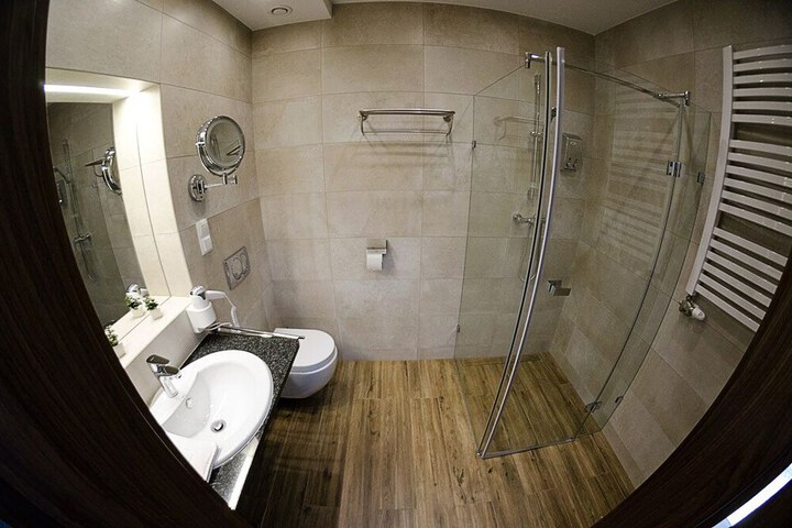 Room 14 of 32