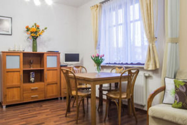 Room 5 of 8