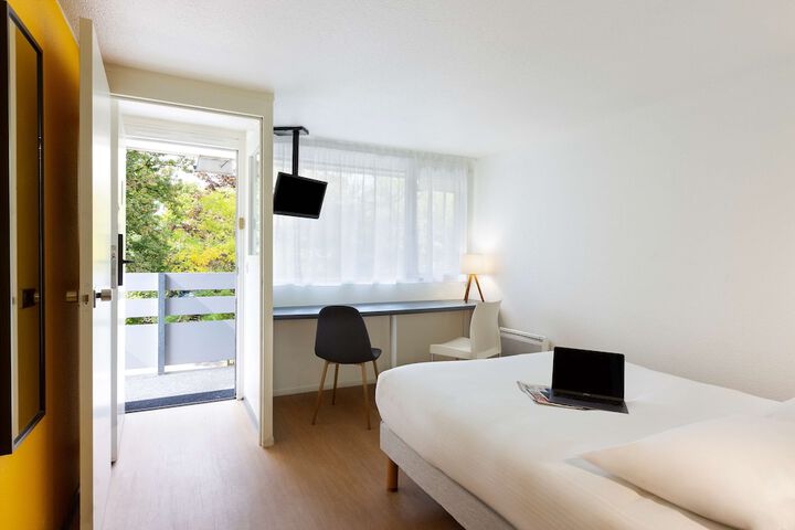 Room 14 of 36