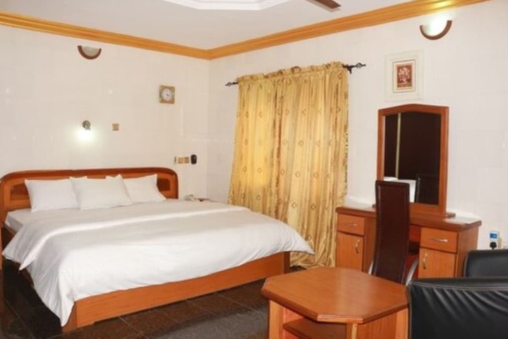 Room 13 of 29