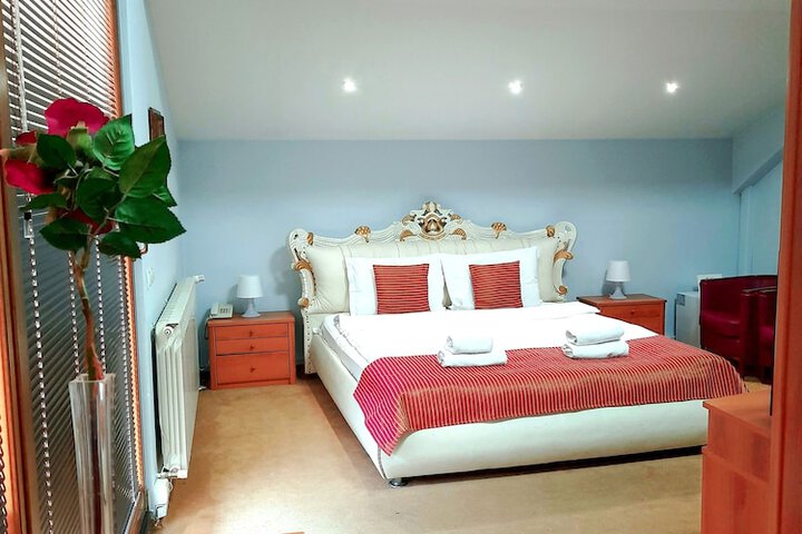 Room 50 of 78