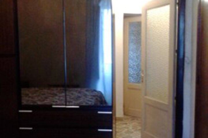Room 8 of 9