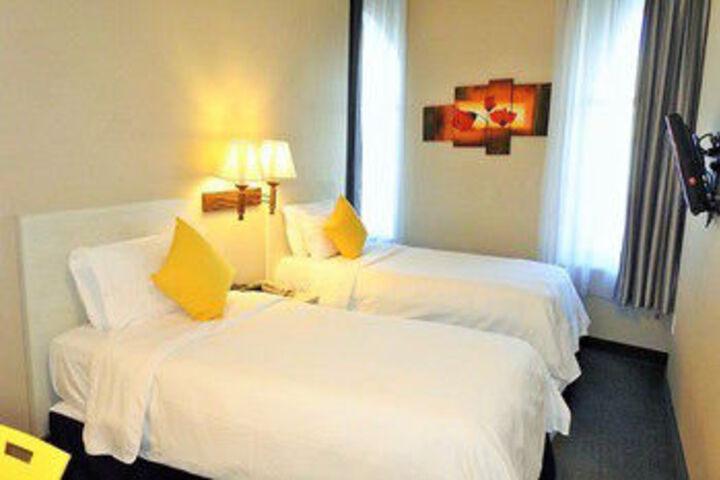 Room 13 of 32