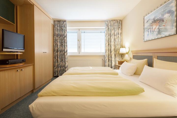 Room 9 of 41